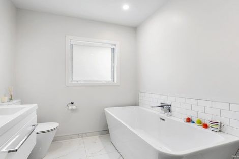 Photo of property in 56e Nicholson Road, Khandallah, Wellington, 6035