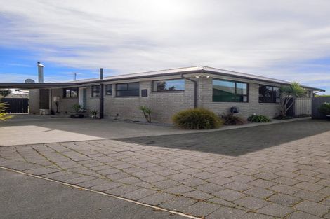 Photo of property in 12 Masham Road, Broomfield, Christchurch, 8042