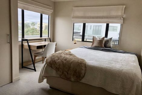 Photo of property in 16 Provence Esplanade, Te Atatu Peninsula, Auckland, 0610