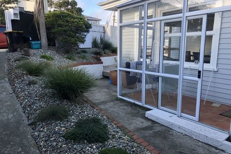 Photo of property in 18 Putnam Street, Northland, Wellington, 6012