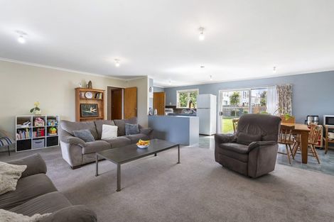 Photo of property in 1/7 Rewarewa Road, Te Atatu Peninsula, Auckland, 0610