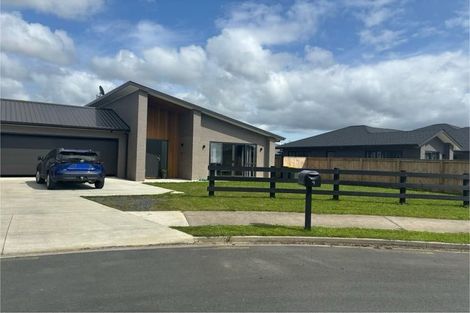 Photo of property in 9 Benjamin Place, Clevedon, 2582