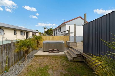 Photo of property in 34a Riserra Drive, Ranui, Auckland, 0612