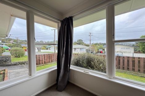 Photo of property in 19 Catherine Crescent, Paparangi, Wellington, 6037