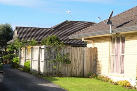 Photo of property in 2/10 Caldbeck Rise, Northpark, Auckland, 2013