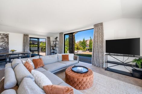 Photo of property in 16 Makomako Road, Wanaka, 9305