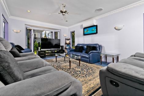 Photo of property in 5a Crompton Road, Massey, Auckland, 0614