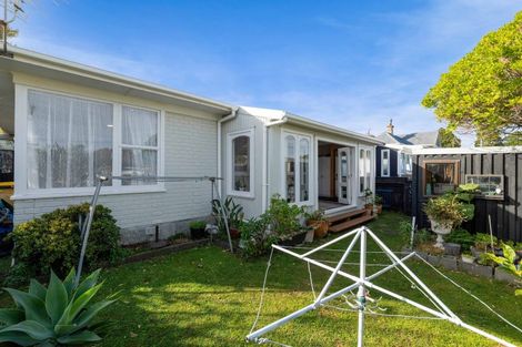 Photo of property in 8 Omata Road, Westown, New Plymouth, 4310