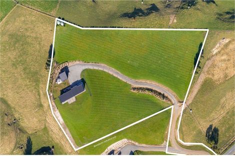 Photo of property in 375c Maharakeke Road, Waipukurau, 4281