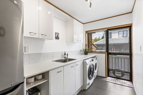 Photo of property in 98 Bleakhouse Road, Howick, Auckland, 2014