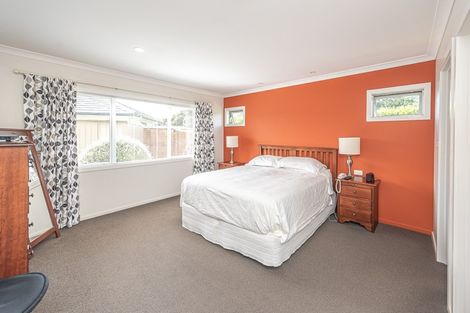 Photo of property in 2 Gilligan Close, College Estate, Whanganui, 4500