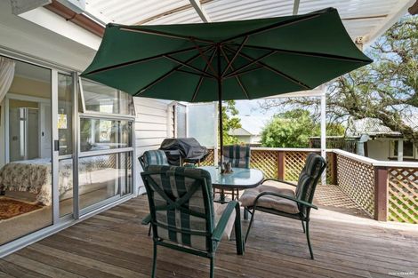 Photo of property in 30 Hutchinsons Road, Bucklands Beach, Auckland, 2014
