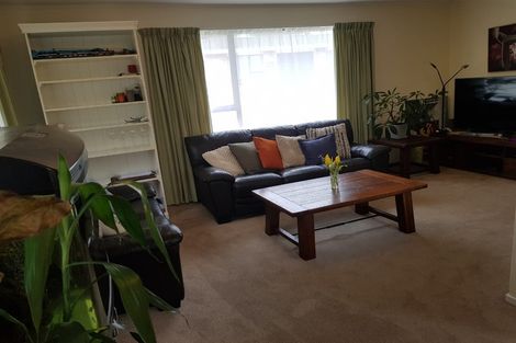 Photo of property in 4f5 Stewart Drive, Newlands, Wellington, 6037