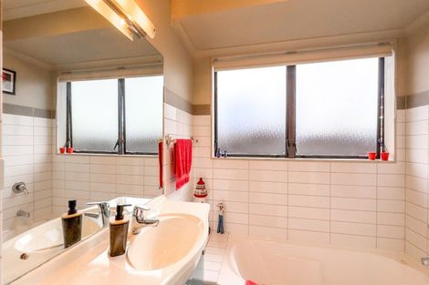 Photo of property in 10 Merrimana Drive, Thames, 3500