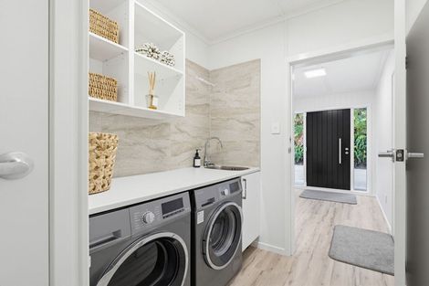 Photo of property in 46b Grand Vue Road, Kawaha Point, Rotorua, 3010
