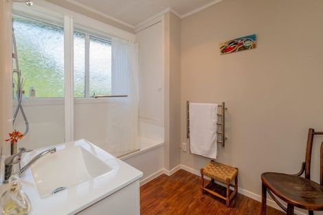Photo of property in 28 Field Way, Waikanae Beach, Waikanae, 5036