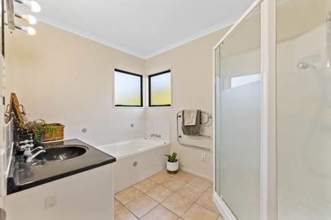 Photo of property in 33 Greenfield Drive, Western Heights, Hamilton, 3200