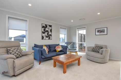 Photo of property in 6 Takahe Drive, Carterton, 5713