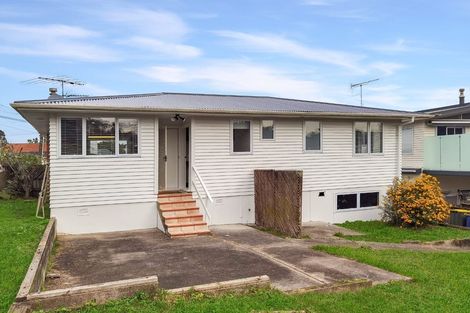 Photo of property in 27 Marsh Avenue, Forrest Hill, Auckland, 0620