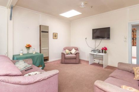 Photo of property in 61 Botanical Road, Takaro, Palmerston North, 4412