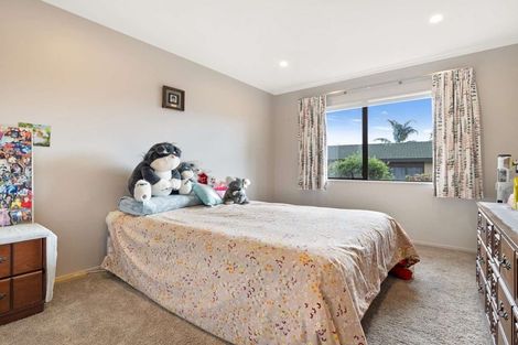Photo of property in 42 Bodi Place, Te Atatu South, Auckland, 0610