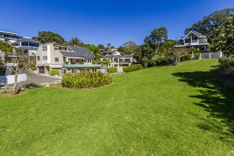 Photo of property in 1/9 The Esplanade, Castor Bay, Auckland, 0620