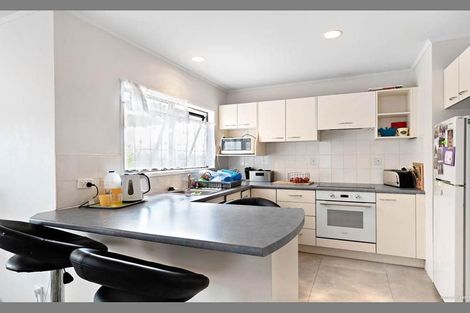 Photo of property in 20 Ransom Smyth Drive, Goodwood Heights, Auckland, 2105