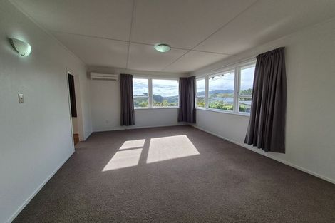 Photo of property in 92 Beazley Avenue, Paparangi, Wellington, 6037