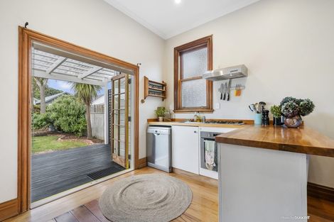 Photo of property in 5 Te Whiti Street, Kilbirnie, Wellington, 6022