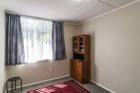 Photo of property in 82 Newlands Road, Newlands, Wellington, 6037
