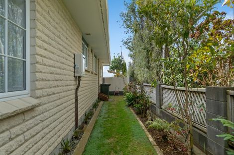 Photo of property in 33 Heta Road, Highlands Park, New Plymouth, 4312