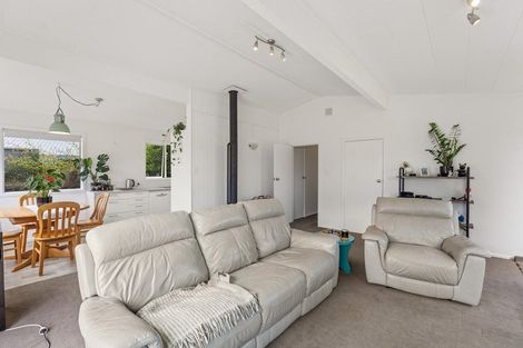 Photo of property in 16 Karaka Street, Otaki Beach, Otaki, 5512