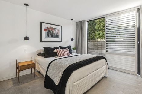 Photo of property in 22 Bridge View Road, Birkenhead, Auckland, 0626