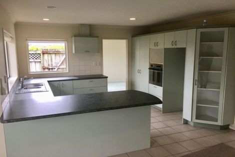 Photo of property in 10 Newry Close, East Tamaki Heights, Auckland, 2016