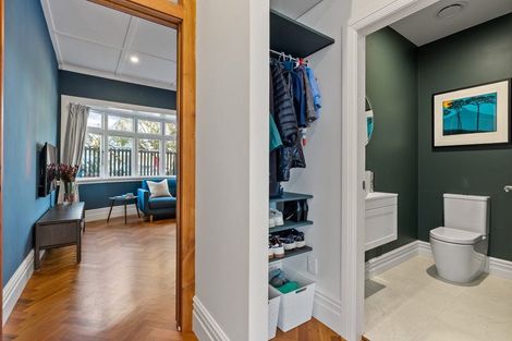 Photo of property in 33 Queen Street, Mount Victoria, Wellington, 6011