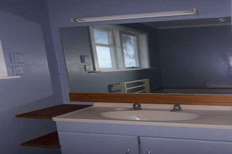 Photo of property in 5 Alder Place, Newlands, Wellington, 6037