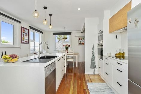 Photo of property in 15 Enderby Drive, Te Atatu Peninsula, Auckland, 0610