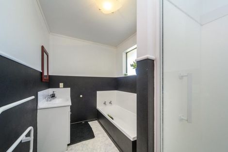 Photo of property in 72 Parnell Heights, Kelvin Grove, Palmerston North, 4414
