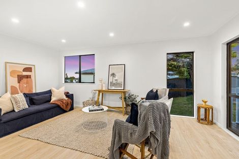 Photo of property in 11 Halloran Place, Massey, Auckland, 0614