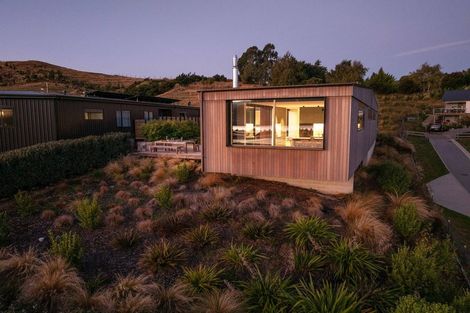 Photo of property in 6 Akitu Rise, Wanaka, 9305