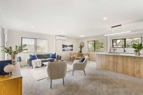 Photo of property in 10 Eagleson Street, Northcross, Auckland, 0632