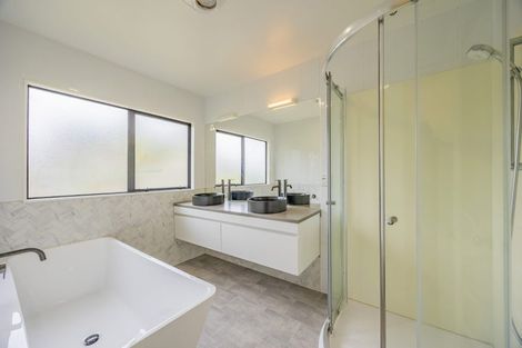 Photo of property in 5 Egret Court, Unsworth Heights, Auckland, 0632