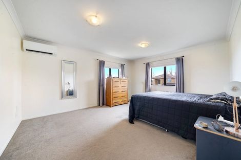 Photo of property in 2 Kirikiri Drive, Papakura, 2110