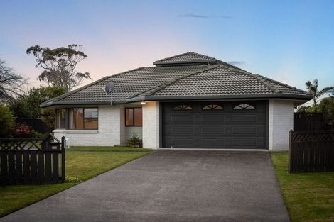 Photo of property in 7 Nickell Place, Orewa, 0931