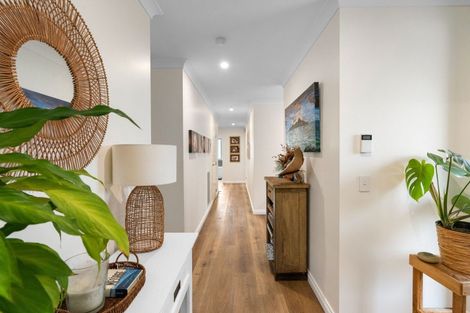 Photo of property in 6 Albizia Grove, Waikanae, 5036