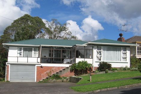 Photo of property in 15 Roland Hill, Glen Eden, Auckland, 0602