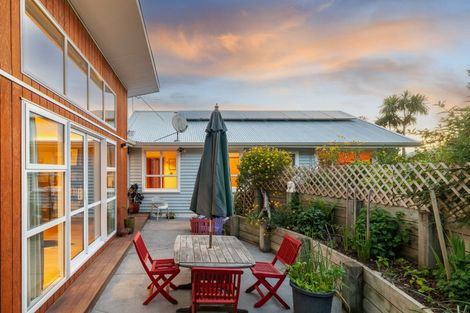 Photo of property in 46 Cornwall Road, Lyttelton, 8082