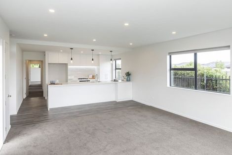 Photo of property in 21 Loch Tanna Way, Broomfield, Christchurch, 8042
