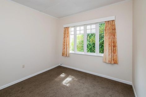 Photo of property in 10 Governor Road, Northland, Wellington, 6012