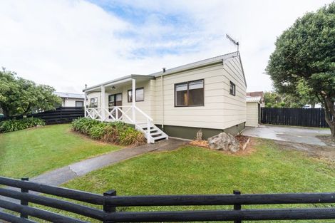 Photo of property in 2 Peter Hall Drive, Kelvin Grove, Palmerston North, 4414